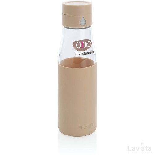 Ukiyo glazen hydratatie-trackingfles met sleeve bruin